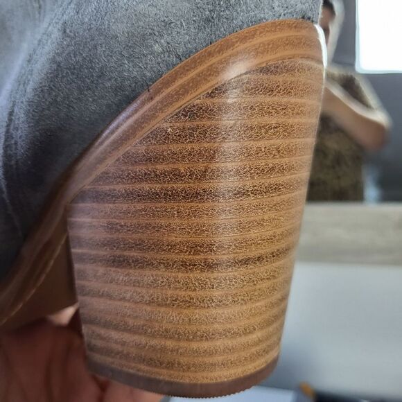 Marc Fisher Gray Suede Pointed Toe Western Block Heel Ankle Boot Size 8.5 - Picture 12 of 16